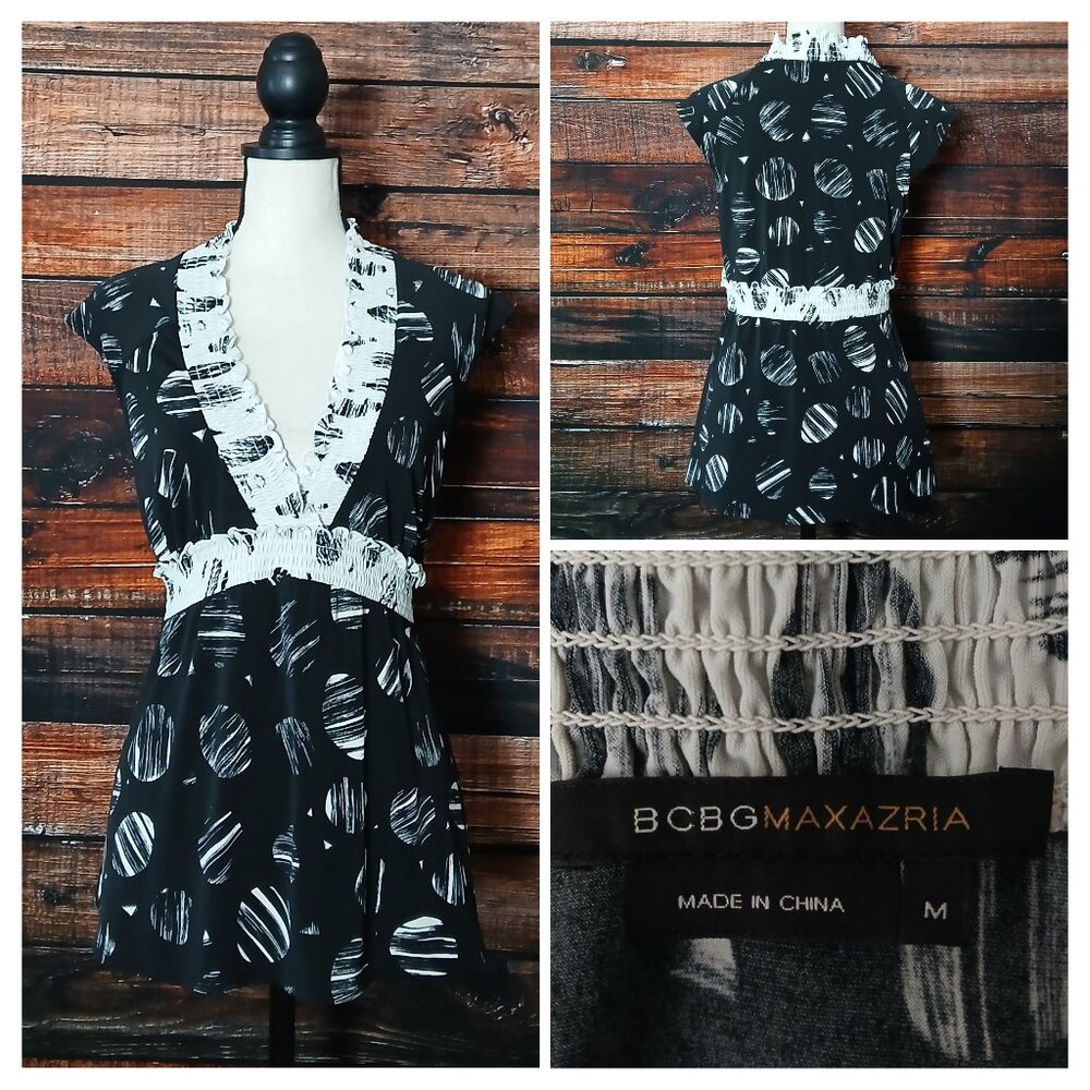 BCBGMAXAZRIA Top M Smocked Cap Sleeve Black White Abstract V-Neck Stretch